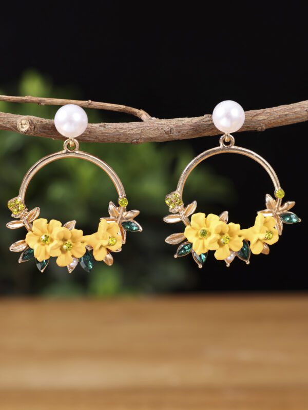 Sweet Soft Ceramic Pearl Flower Earrings With Fashionable Temperament And Floral Earrings