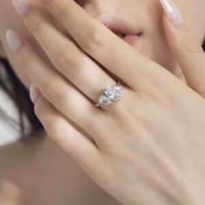 Silver S925 White Pear-shaped Water Drop Size Inlaid 8A Ice Flower Cut Ring