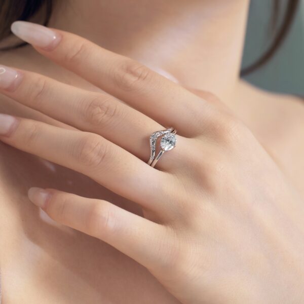 Silver S925 White Denier Oval Single Diamond Female Ring Simple Fashion Accessories